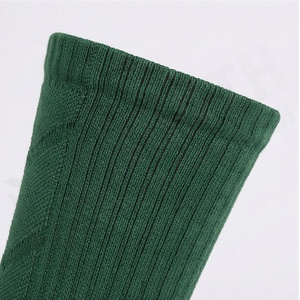 Green Crew <b>Socks</b> Solid Color Knitted Breathable Cotton <b>Men</b> Women Daily Casual Wear Spring Season Standard Thickness - Product Image 4