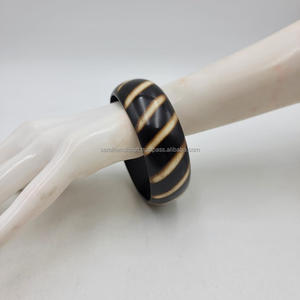 Bracelet classique de créateur en perles de résine avec perle en diamant Charm perlé à la mode Cadeau d'anniversaire de mariage Bracelet en perles de résine - Product Image 4