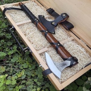 Hache Viking Ragnar forgée à la main, hache de camping, coffret cadeau en bois, gravure personnalisée, acier à haute teneur en carbone, cadeau de Noël DIY pour hommes - Product Image 1