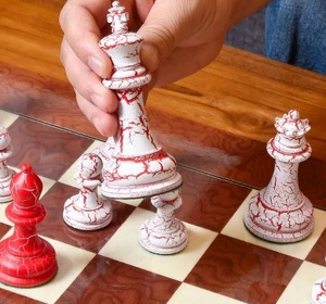 Reproducción del juego de ajedrez Staunton de 1849 – Piezas de ajedrez de madera de boj pintadas, Rey de 4.5 pulgadas, al mejor precio - Product Image 2