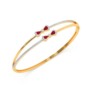 Brazalete Doble con Diseño de Lazo de Diamantes, Banda Doble de Oro Amarillo y Detalle de Piedra Roja - Product Image 2