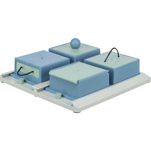 Boîte d'activités pour chien Poker Box 31 x 10 x 31 cm Niv 2 Jouet interactif pour animaux de compagnie pour la stimulation mentale et le jeu - Product Image 1