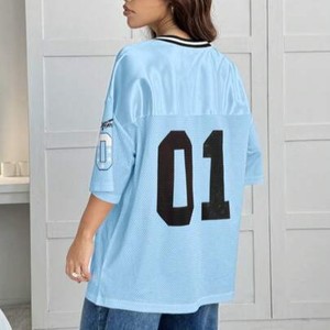 Maillot de football américain streetwear 2026 personnalisé avec logo, bleu ciel, coupe oversize, en mesh respirant, style hip-hop, pour hommes et femmes, col en V, entraînement Y2K - Product Image 5