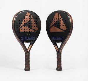 Raquettes de pickleball Stalwart, forme standard, sans bordure, légères, durables, 40 trous, poignée antidérapante, noyau en nid d'abeille, orange et noir - Product Image 3