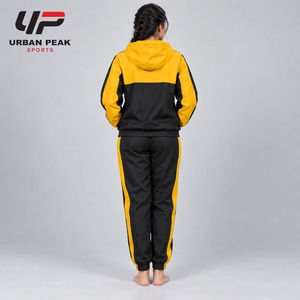 Conjunto Deportivo Cortavientos Premium para Mujer con Tela Ligera, Pantalones a Juego y Estilo Moderno para Estilos de Vida Activos - Product Image 3