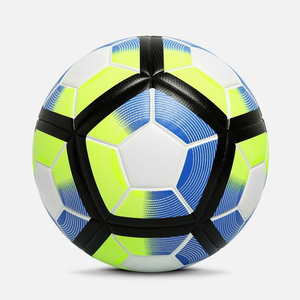 Ballon de football léger et écologique, conçu pour l'entraînement et le développement des compétences, offre une prise confortable et des performances de jeu durables - Product Image 2
