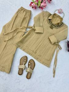 Ensemble 3 pièces haut de gamme élégant en organza froissé Salsa pour femme, comprenant un boléro, un pantalon et un haut court à manches mi-longues, longueur genou, avec nœud fait main - Product Image 6