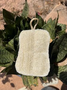 Éponge de bain en loofah naturelle de qualité supérieure pour l'exfoliation du corps et l'utilisation sous la douche - Product Image 3