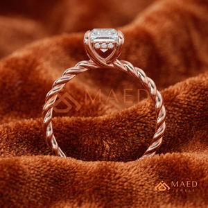 โรสโกลด์ แหวนเพชรทรงเรเดียนท์คัทแบบเกลียวพันเกลียว – แหวนหมั้นทองชมพูแบบถักที่มีเอกลักษณ์เฉพาะตัว แหวนเพชรเรเดียนท์ชุบทองคำชมพู 18K - Product Image 3