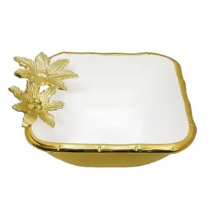 Bol de service en aluminium coulé doré avec bord festonné, finition polie, fait main, plat décoratif glamour - Product Image 2
