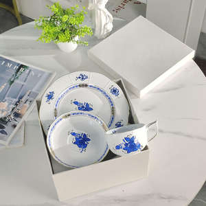Juego de Vajilla de Porcelana Blanca con Diseño Floral Azul de Lujo, Juego de 3 Platos de Porcelana Fina para Bodas - Product Image 3