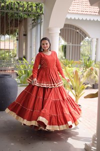 Proveedor de la colección de blusas tipo peplum y lehenga de algodón, las más populares de Bollywood, con atractivos detalles de Gota-Patti y encaje, completamente cosidas. - Product Image 3