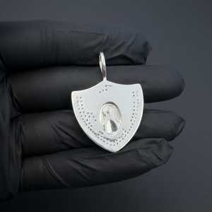 จี้โมอิสซาไนต์แบบกำหนดเอง ประดับเพชรเต็มรูปแบบ รูปทรงโล่ฮีโร่ สไตล์ฮิปฮอป สำหรับผู้ชาย พร้อมจี้และชาร์มเงินแท้ 925 - Product Image 5