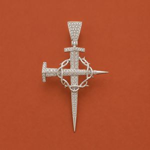 Colgante de cruz con diamantes de moissanita VVS en plata 925 estilo hip hop para hombre. - Product Image 1