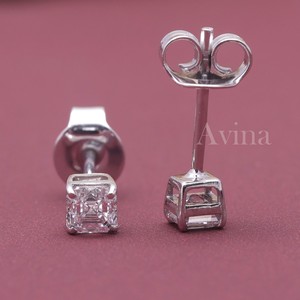 ต่างหูเพชรทรง Asscher เพชรเพาะเลี้ยงในห้องปฏิบัติการที่ได้รับการรับรองจาก IGI ตัวเรือนทองคำ 18K |   ต่างหูเพชรคลาสสิก - Product Image 3