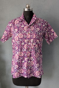 เสื้อเชิ้ตลำลองแขนสั้นลายดอกไม้สีม่วงสำหรับผู้ชาย คอปกพับได้ ผ้าฝ้ายระบายอากาศได้ดี เหมาะสำหรับใส่ในฤดูร้อน - Product Image 4