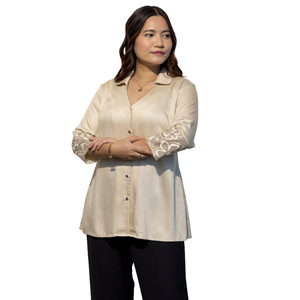 เสื้อเชิ้ตผู้หญิงสีเบจ ผ้าฝ้ายกิซ่า พรีเมียม สวยหรู สวมใส่สบาย เหมาะกับทุกวัน จากผู้ผลิต - Product Image 1