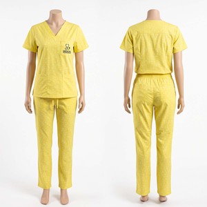 Conjunto de Uniformes Médicos para Mujer, Estampado, 180 GSM, Tela de Polialgodón Premium, Color Beige, Logotipo Bordado, Sublimación Personalizada, OEM, ODM - Product Image 2
