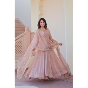 Robe Salwar Kameez en soie rose multi-brodée de sequins pour mariages, taille M - Product Image 5