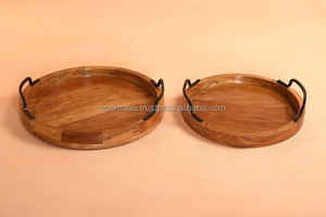 Bandeja de servicio de madera de acacia redonda de lujo europeo moderno con patrón dorado elegante para servir té en la exhibición de la sala de estar - Product Image 4