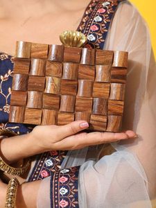 กระเป๋าคลัทช์ไม้ทำมือสุดพิเศษ พร้อมงานตกแต่งระดับพรีเมียม สำหรับงานแต่งงาน งานเฉลิมฉลอง งานปาร์ตี้ สไตล์โบโฮสุดหรู - Product Image 2