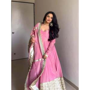 ชุดกาวน์ปาร์ตี้สำหรับผู้หญิงดีไซน์เนอร์พร้อม dupatta หรูหรา - Product Image 1