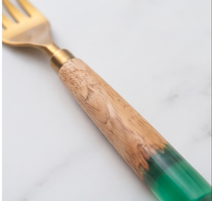 Juego de cubiertos dorados mate con mangos de madera y puntas de resina, diseño minimalista, duradero para ocasiones de boda - Product Image 2