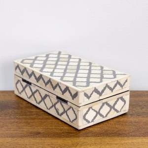 Boîte en bois avec incrustation d'os faite à la main, organiseur de bijoux original pour femmes et filles, toutes tailles et couleurs disponibles - Product Image 1