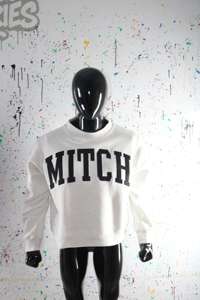 Sudadera MITCH ASH GREY con cuello alto, 100% algodón, con apliques bordados en NEGRO, cuello ancho, hilos finos. - Product Image 2