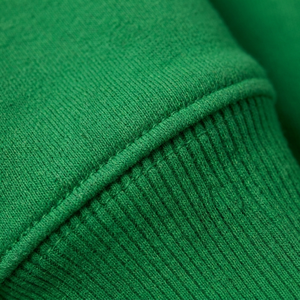 Sudadera personalizada Alpha para mujer, cuello redondo, color verde, con letras bordadas, de algodón y felpa, para universidad o colegio. - Product Image 4