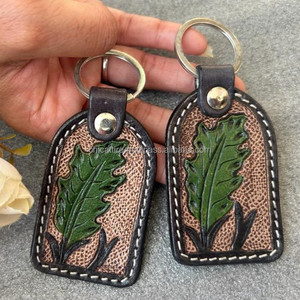 Porte-clés en cuir taillé sculpté à la main Porte-clés en cuir de forme exotique mignon Accessoires en cuir taillé Porte-clés mignons pour unisexe - Product Image 3