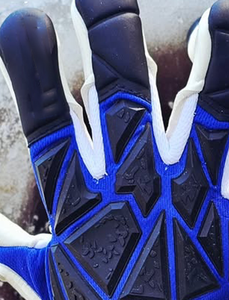 ถุงมือผู้รักษาประตูมืออาชีพสำหรับผู้ใหญ่และเยาวชน ถุงมือโกลฟุตบอล ระบายอากาศได้ดี ผลิตจากยางลาเท็กซ์เยอรมัน คุณภาพสูง พร้อม Ako - Product Image 3