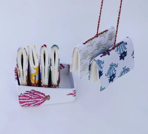 Agenda de Bolsillo con Cubierta de Tela de Algodón Estampada a Mano, Tapa Dura, Lápiz y Papel Hecho a Mano - Set de Regalo Perfecto - Product Image 1