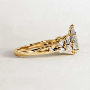 Anillo de Compromiso y Boda con Diamante Cultivado en Laboratorio, Corte Pera, 2.90 Quilates, Oro Amarillo de 14k, Joyería para Regalo - Product Image 2