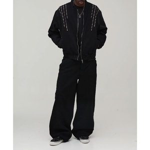 Veste en jean noire cloutée pour homme, style streetwear, look tendance, veste décontractée pour homme - Product Image 4