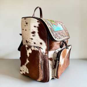 Mochila de Cuero Vacuno Estilo Western, Bolsa de Viaje de Cuero Personalizada con Diseño de Extraterrestre Grabado - Product Image 6