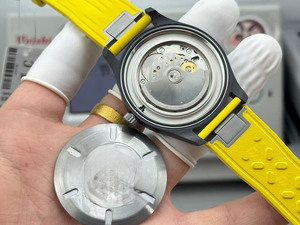 Reloj de Hombre Mecánico Automático de Diseño Único, con Correa de Goma Amarilla y Cerámica Negra, Estilo Casual, Deportivo, para el Día a Día y Citas - Product Image 5