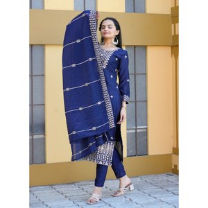 Conjunto de Traje de Satén de Diseño con Bordado y Secuencia de Codificación - Product Image 3