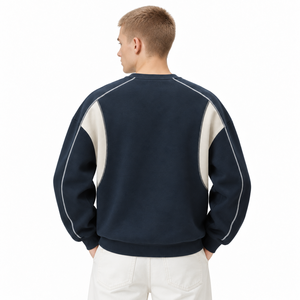 Sweat-shirt tendance avec détails de panneaux surpiqués, coupe décontractée, tissu doux et style inspiré du streetwear moderne. - Product Image 2