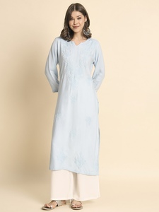 TENDANCES : Kurti en Rayonne Liva avec Broderie Chikankari de Lucknow, Modèle Sky 73077 - Product Image 1