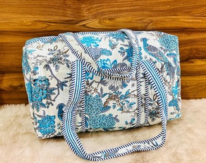 Grand sac de voyage matelassé bohème en coton imprimé, fait main, coloré, avec deux anses, style mode, idéal pour les voyages - Product Image 2