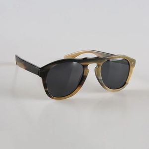 Lunettes de soleil en corne naturelle, fabriquées à la main, durables, sculptées, monture classique, accessoire de mode élégant pour les voyages et les activités de plein air - Product Image 3
