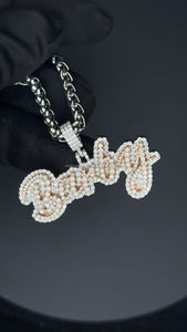 ตะขอทรงกลมข้อความชื่อตัวอักษรชื่อบุคคลน้ำแข็งสร้อยคอจี้ฮิปฮอปที่กำหนดเองสำหรับผู้หญิงจี้เงินสองโทนและกุหลาบจี้ชื่อชุบ - Product Image 4