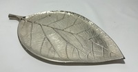 Plateau décoratif de luxe en aluminium coulé doré, motif feuille de palmier et de fougère royale, plat de présentation, vaisselle d'hôtel, vente en gros