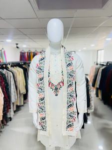 Conjunto de Kurta y Pijama Bordado en Seda de Primera Calidad para Hombre |   Ropa Étnica de Diseño para Bodas y Festivales Indios - Product Image 3