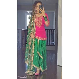 Salwar Kameez jaune NF Designer, style tenue de soirée, en polyester, avec haut, jupe Dhoti et dupatta - Product Image 6
