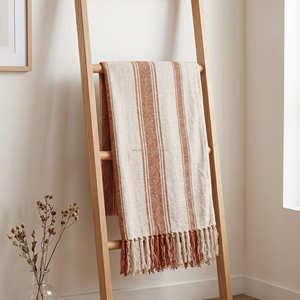 Plaid en coton slub rayé noir et naturel, tissé à la main, pour canapé, lit et décoration intérieure contemporaine - Product Image 3
