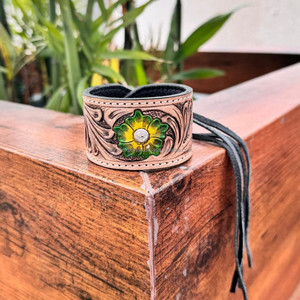 สร้อยข้อมือหนังแท้ลายดอกไม้สำหรับผู้หญิงกำไลข้อมือหนังวัวแท้แบบตะวันตกออกแบบได้เอง - Product Image 3