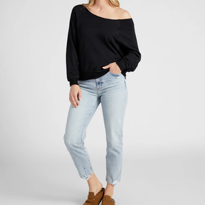 Sudadera de lana premium para mujer con cuello ancho y hombros caídos, estampado frontal personalizado, lavado ácido, informal, manga larga, anti-bolitas, para invierno - Product Image 1