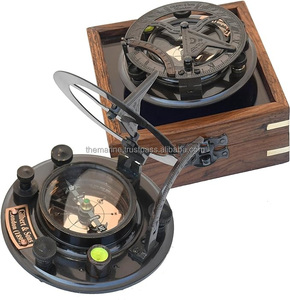 Boussole en laiton antique personnalisée Sdial nautique gravé cadeau vintage dans une boîte en bois poche transportant pour le camping randonnée voyage - Product Image 2